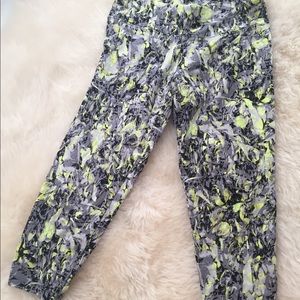 Calvin Klein capris size M bright pattern
